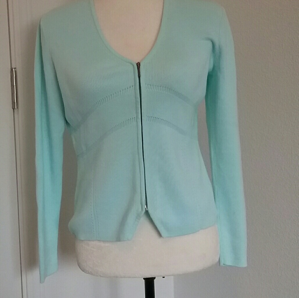 Jillian Jones cute zip up